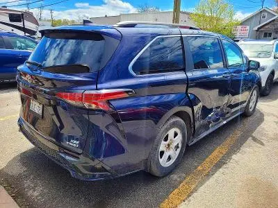 2021 TOYOTA SIENNA LE  