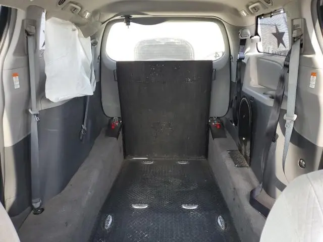 2015 TOYOTA SIENNA LE  