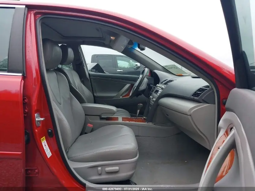 2011 TOYOTA CAMRY XLE