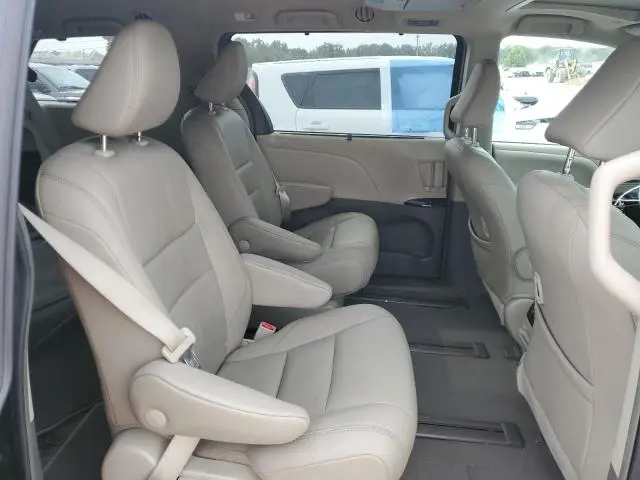 2019 TOYOTA SIENNA XLE