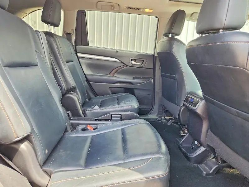 2014 TOYOTA HIGHLANDER XLE  