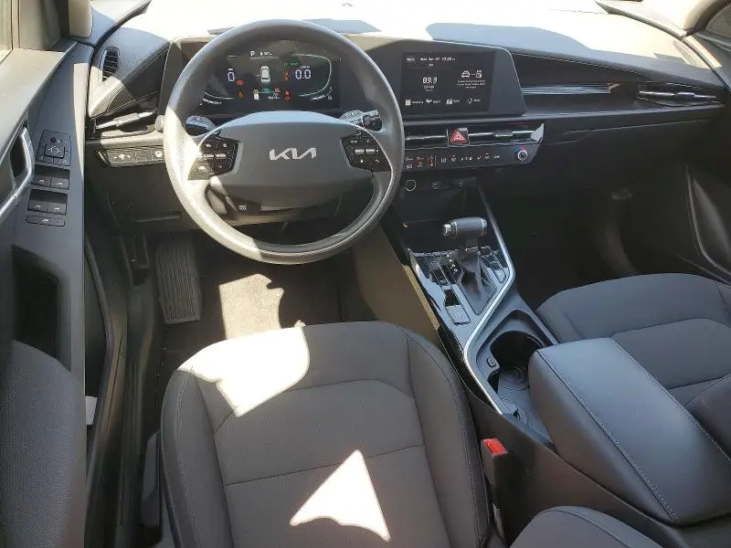 2023 KIA NIRO LX  