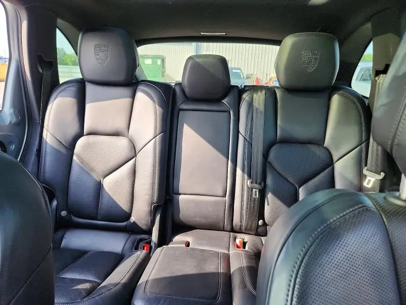 2017 PORSCHE CAYENNE   