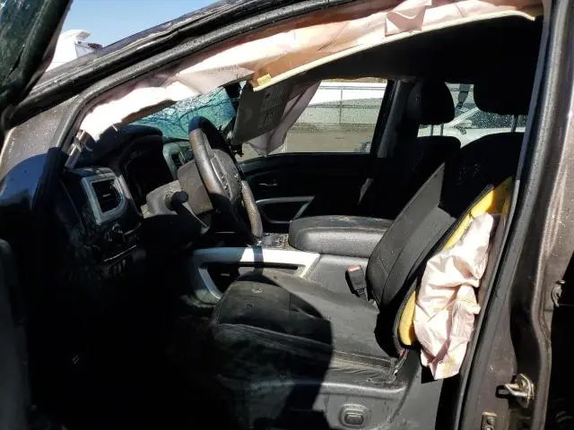 2017 NISSAN TITAN SV  