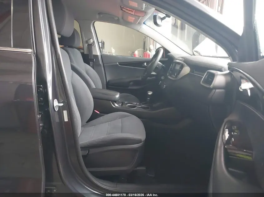 2019 KIA SORENTO 2.4L LX