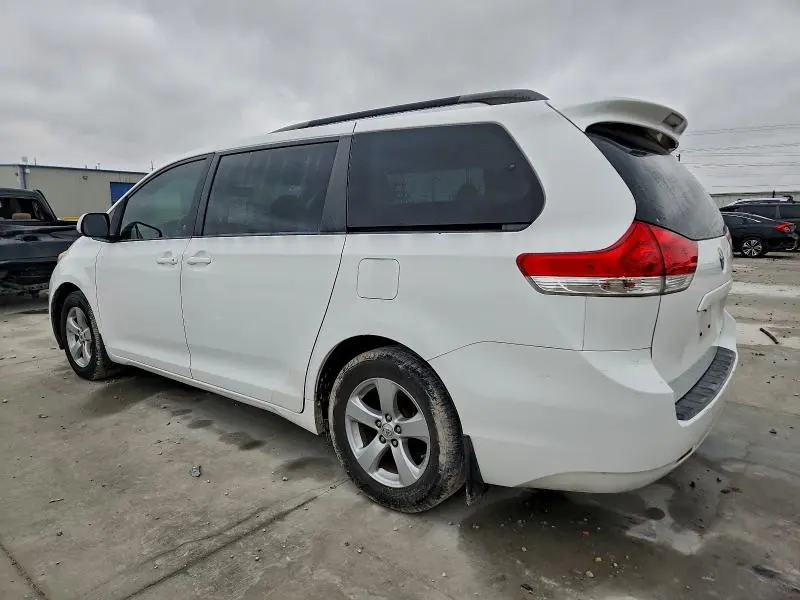 2011 TOYOTA SIENNA LE  