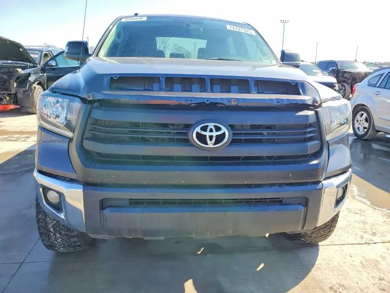 2017 TOYOTA TUNDRA CREWMAX SR5  
