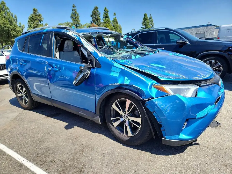 2018 TOYOTA RAV4 XLE  