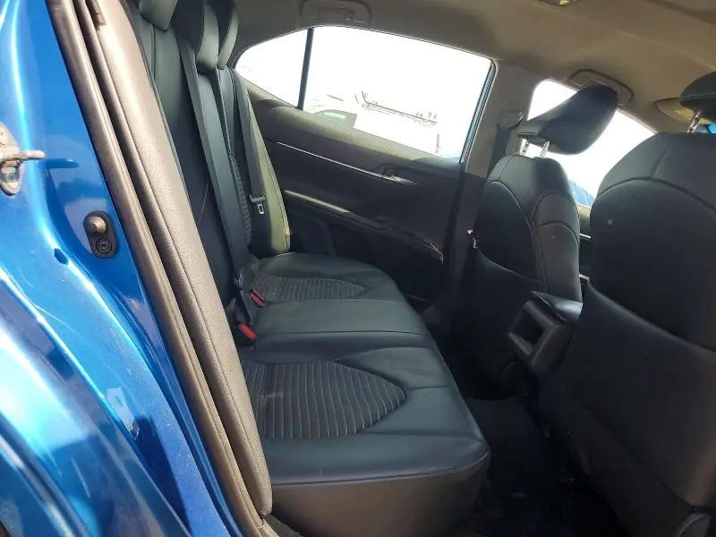 2019 TOYOTA CAMRY SE  