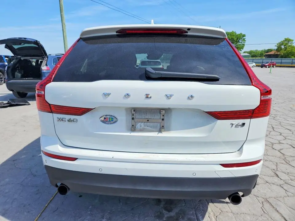 2018 VOLVO XC60 T6 MOMENTUM  