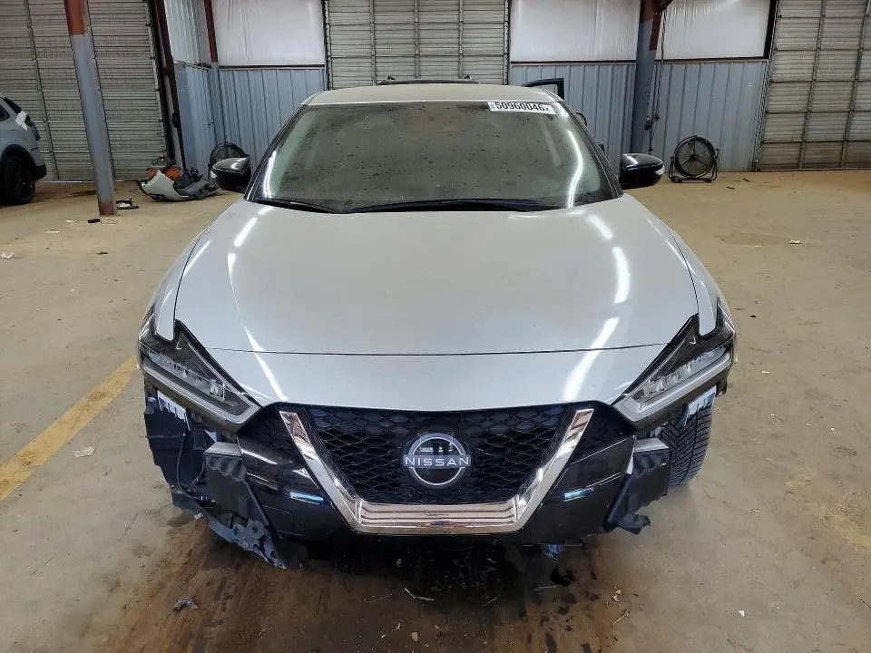 2023 NISSAN MAXIMA SV  