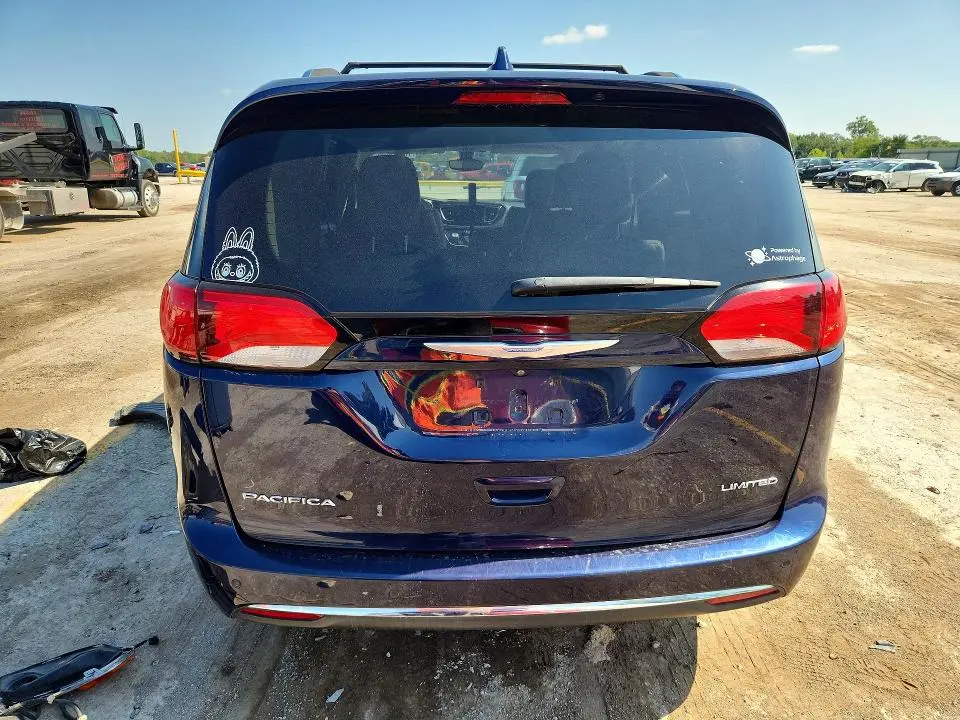 2017 CHRYSLER PACIFICA LIMITED  