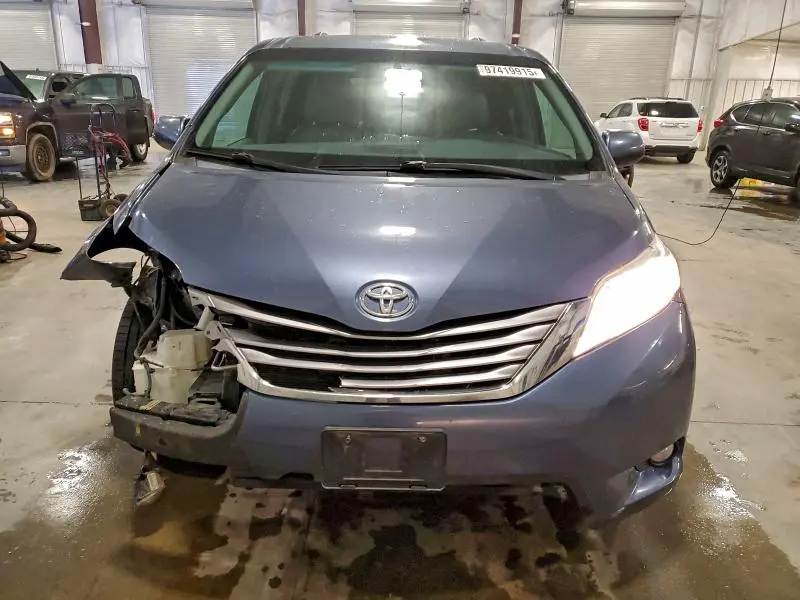 2015 TOYOTA SIENNA XLE  