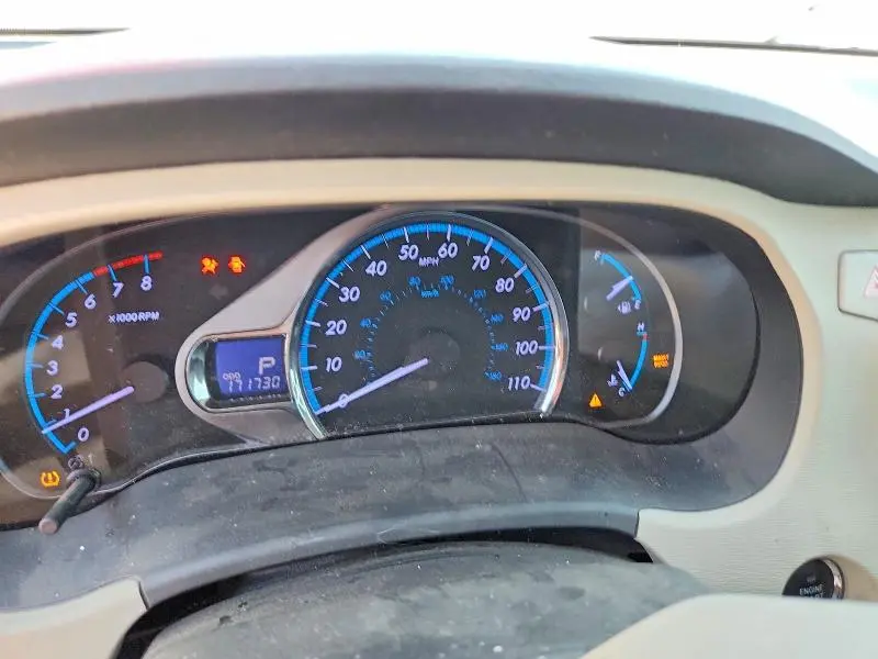 2014 TOYOTA SIENNA XLE 8-PASSENGER  
