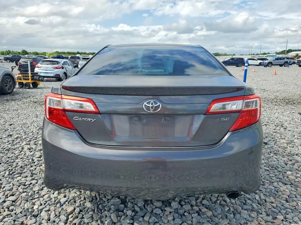2013 TOYOTA CAMRY SE  