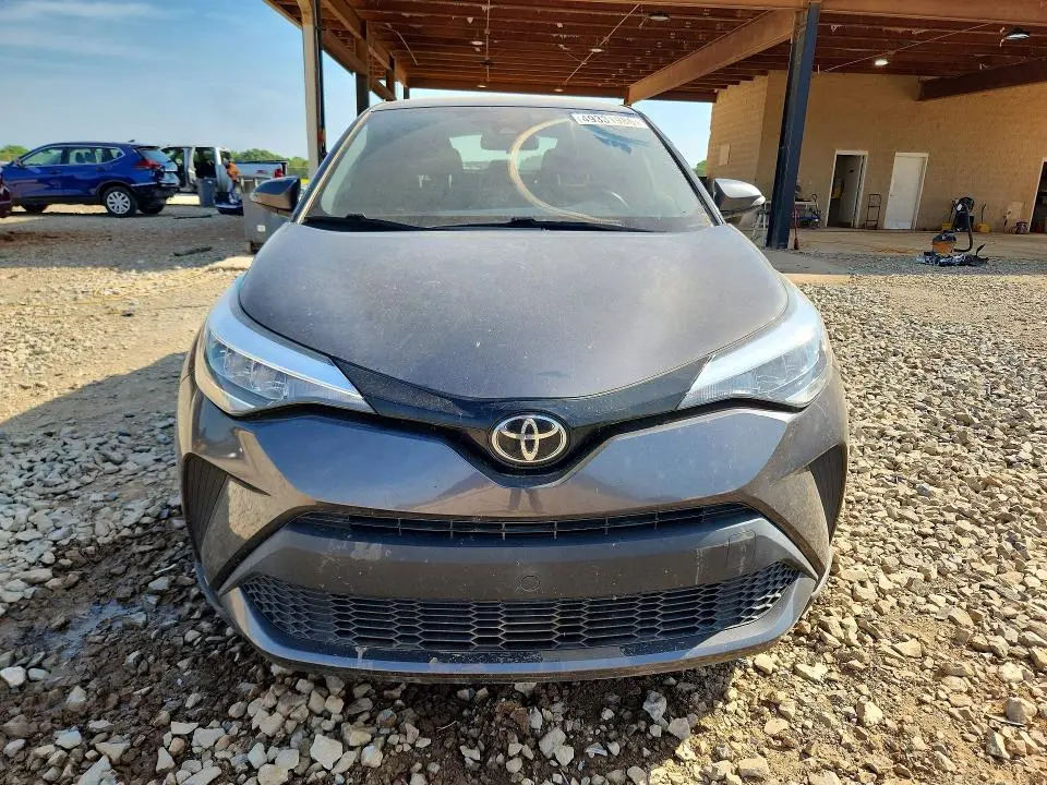 2021 TOYOTA C-HR XLE  
