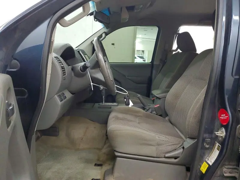 2017 NISSAN FRONTIER SV  
