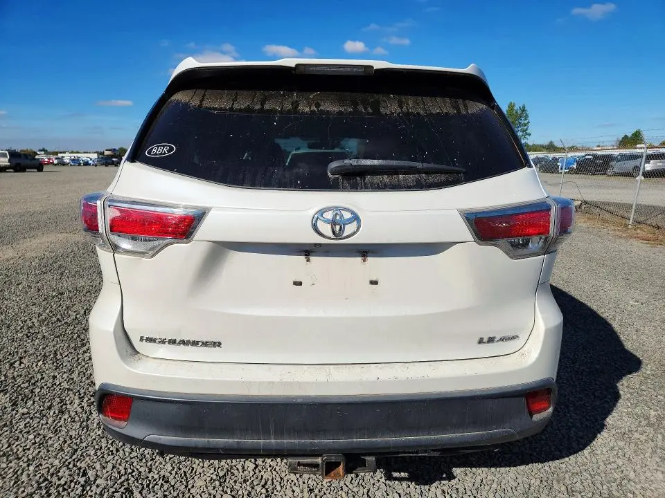 2014 TOYOTA HIGHLANDER LE  