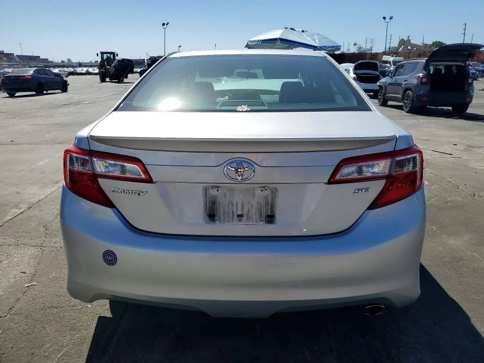 2014 TOYOTA CAMRY SE  