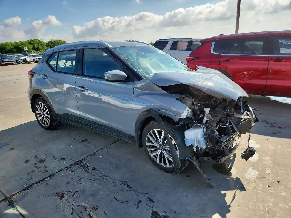 2024 NISSAN KICKS SV  