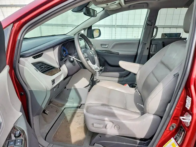 2018 TOYOTA SIENNA XLE 8-PASSENGER  