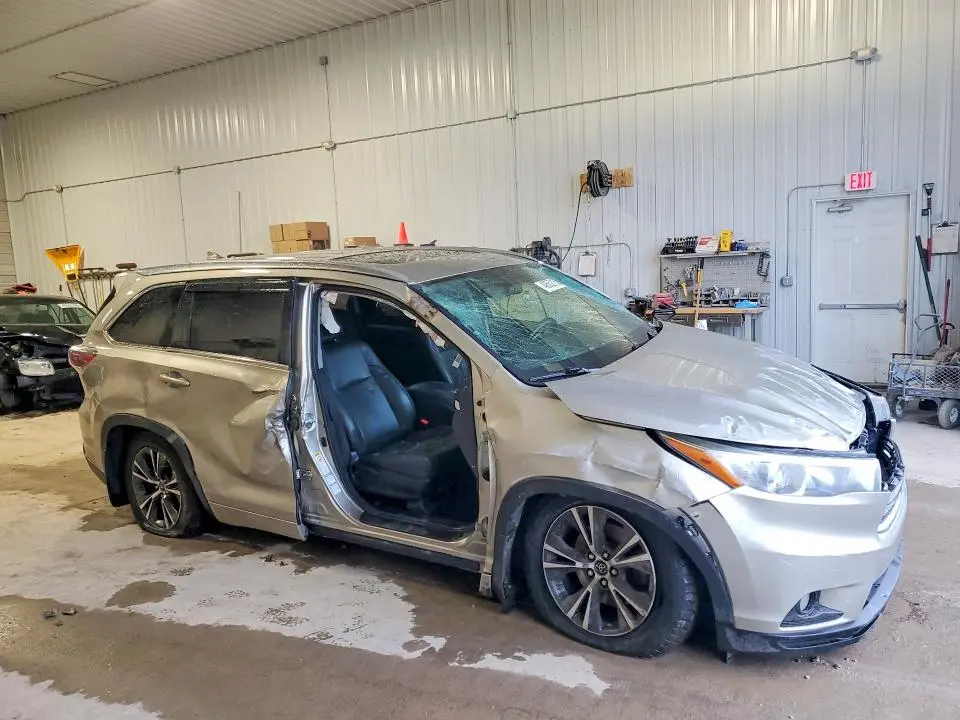 2016 TOYOTA HIGHLANDER XLE  