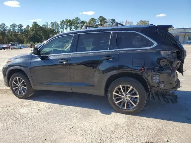2019 TOYOTA HIGHLANDER SE  