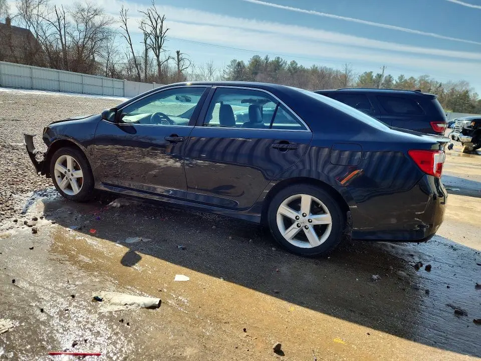 2014 TOYOTA CAMRY SE  