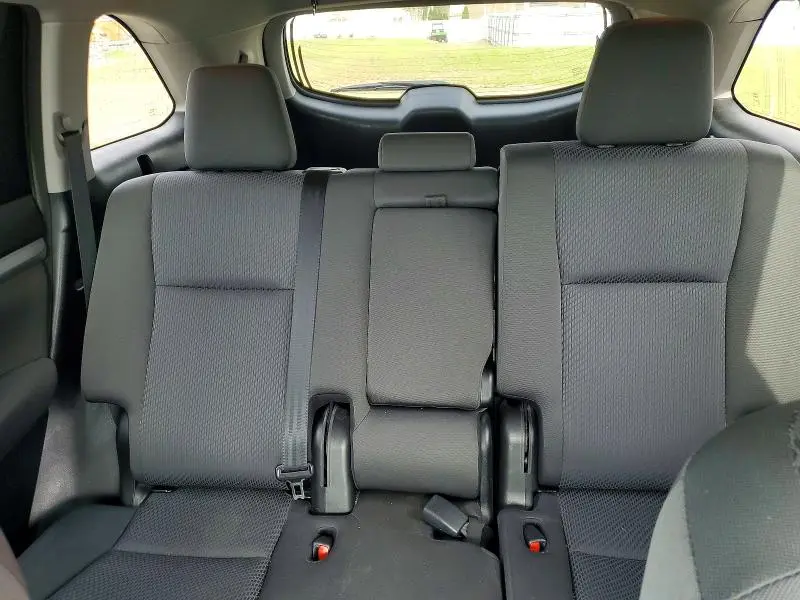 2017 TOYOTA HIGHLANDER LE  