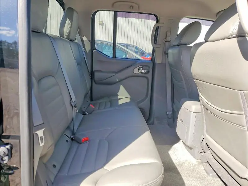2016 NISSAN FRONTIER SV  