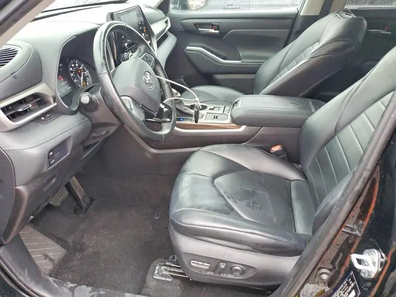 2021 TOYOTA HIGHLANDER XLE  