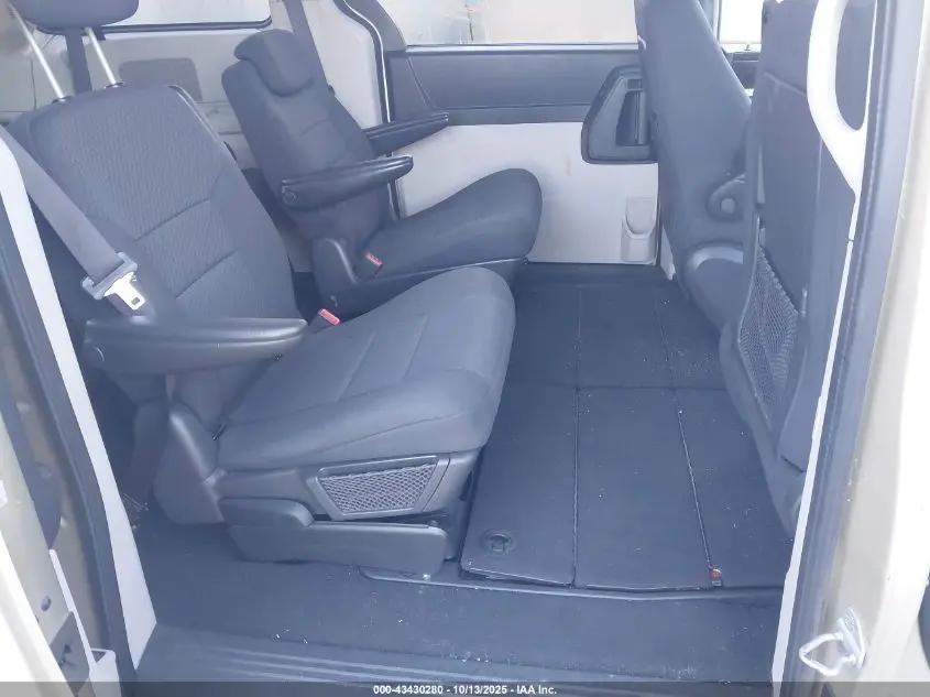 2010 DODGE GRAND CARAVAN CREW