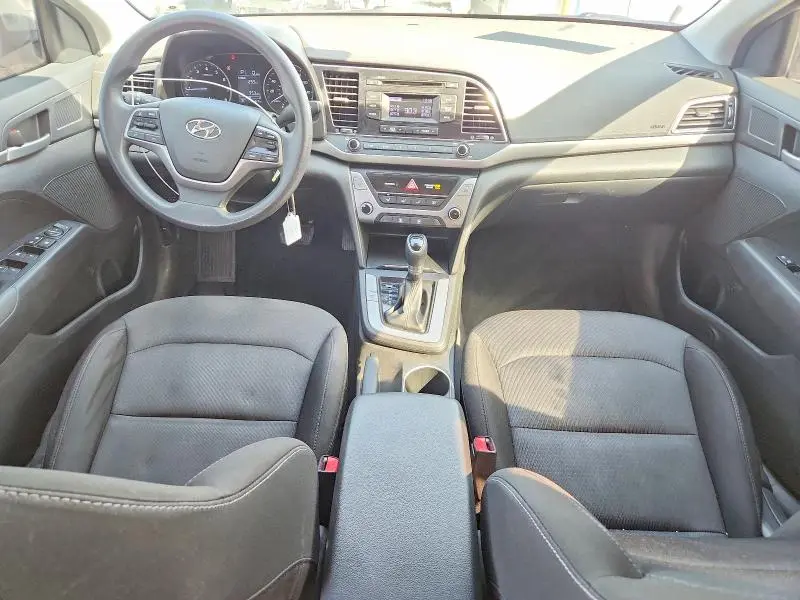 2018 HYUNDAI ELANTRA SE  