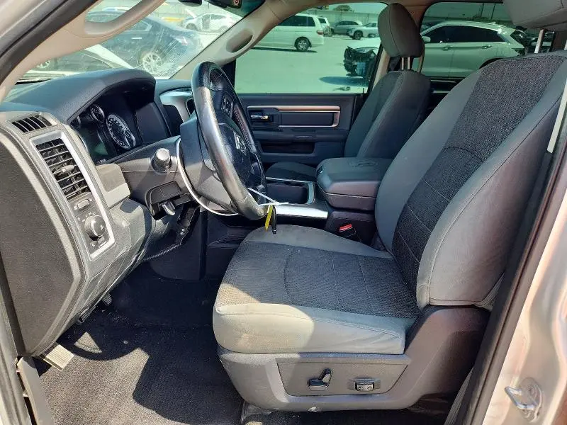 2016 RAM 1500 SLT  