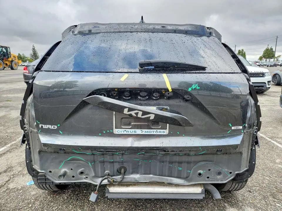 2024 KIA NIRO LX  