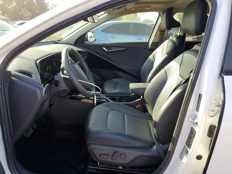 2023 KIA NIRO SX  
