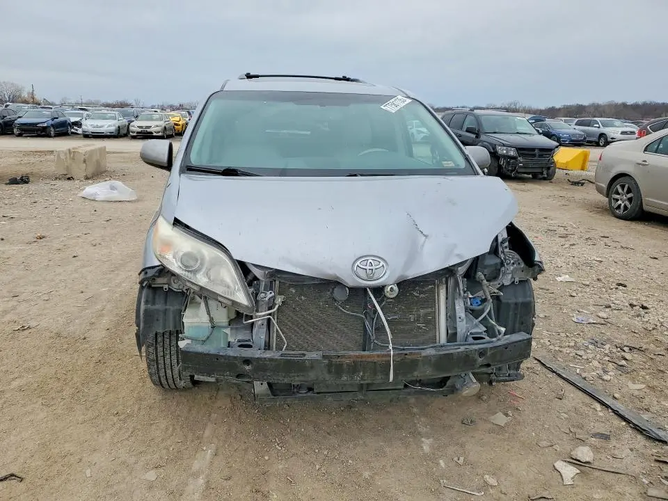 2012 TOYOTA SIENNA XLE  