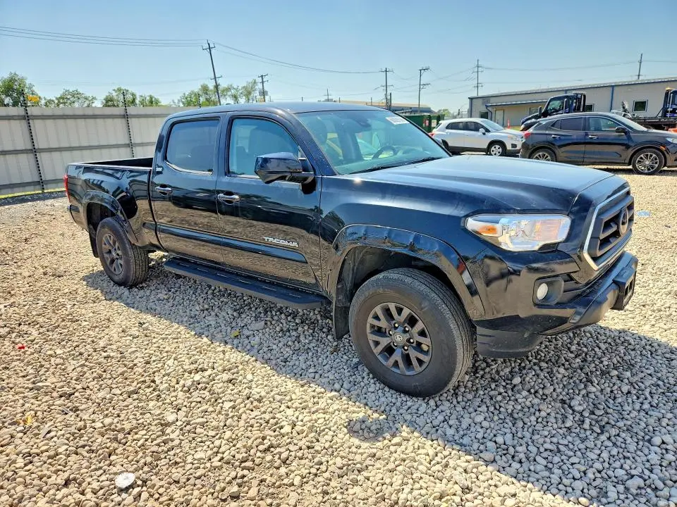 2022 TOYOTA TACOMA SR5 V6  