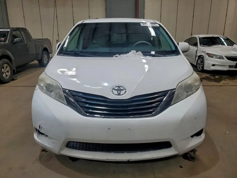 2014 TOYOTA SIENNA LE  