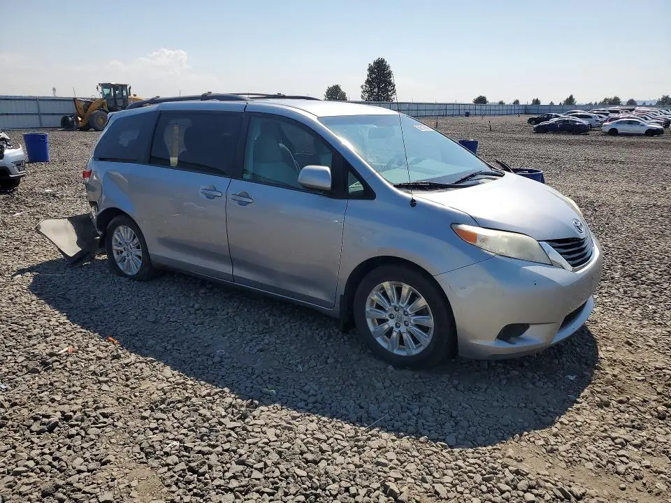 2012 TOYOTA SIENNA LE  