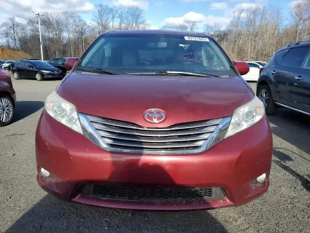 2015 TOYOTA SIENNA XLE  