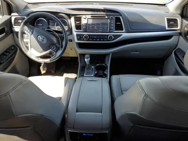 2019 TOYOTA HIGHLANDER SE  