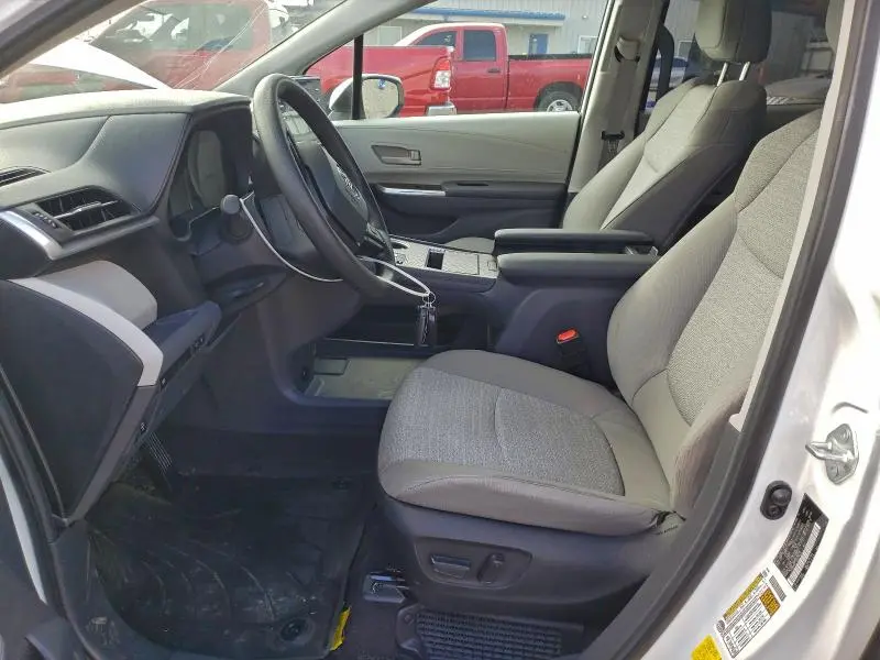 2024 TOYOTA SIENNA LE  