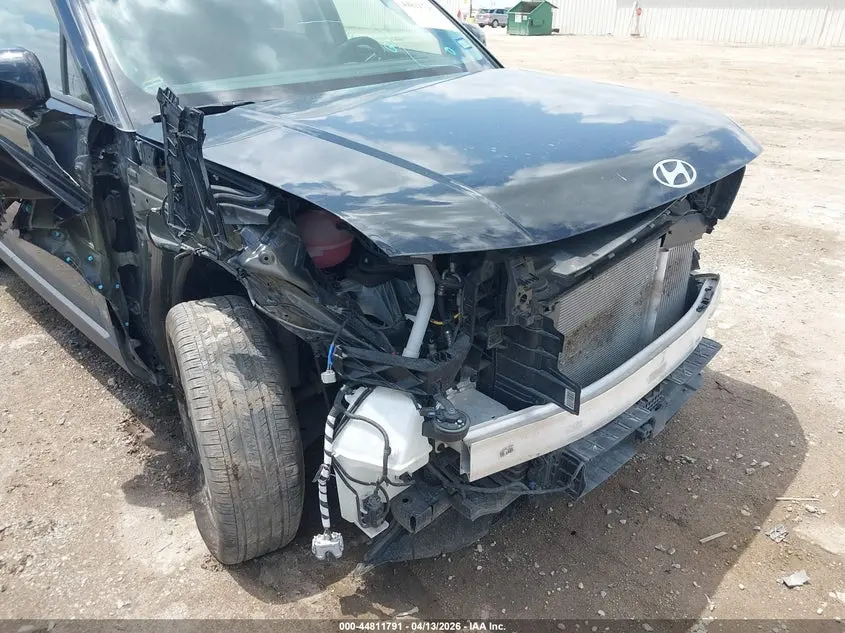 2025 HYUNDAI SANTA FE SE