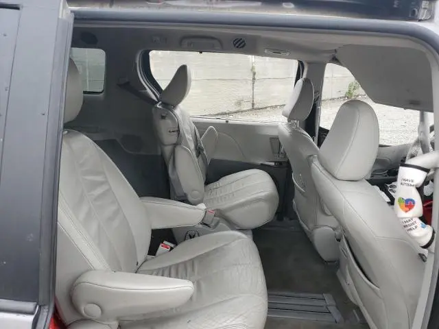 2013 TOYOTA SIENNA XLE  