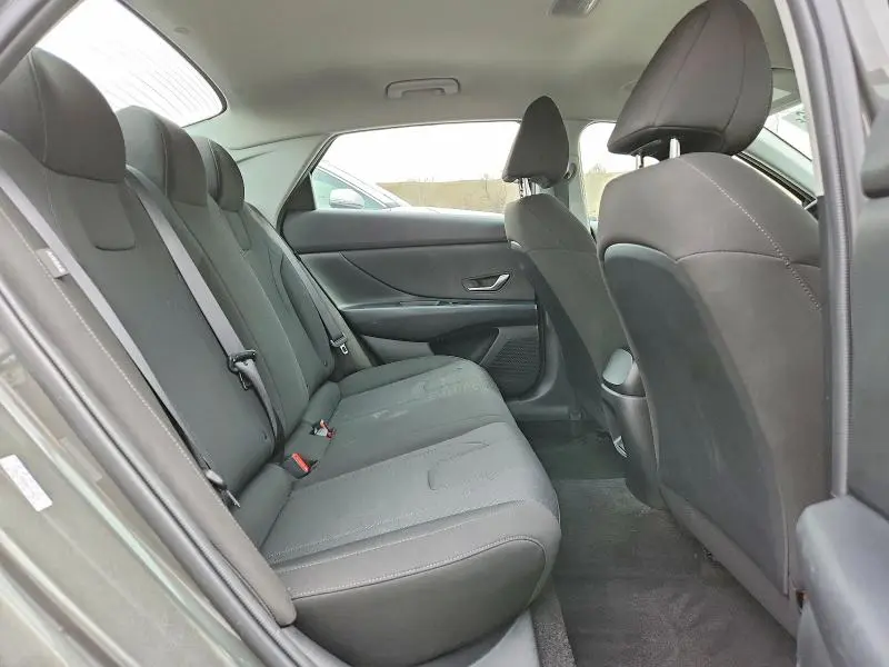 2024 HYUNDAI ELANTRA SE  