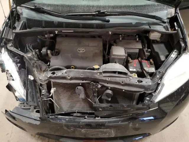 2013 TOYOTA SIENNA LE  