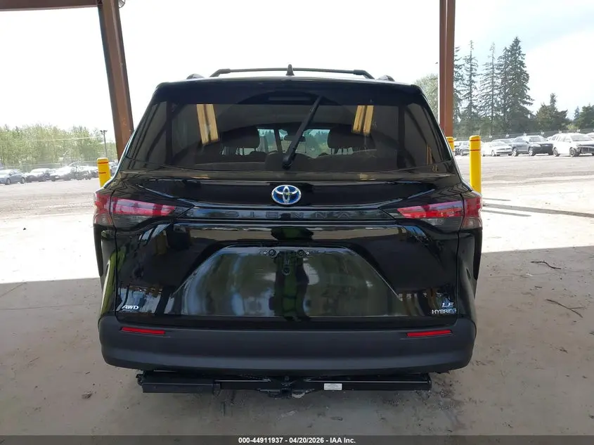 2021 TOYOTA SIENNA LE