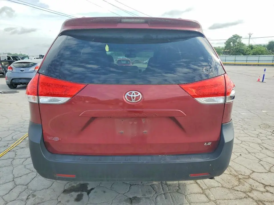 2012 TOYOTA SIENNA LE  