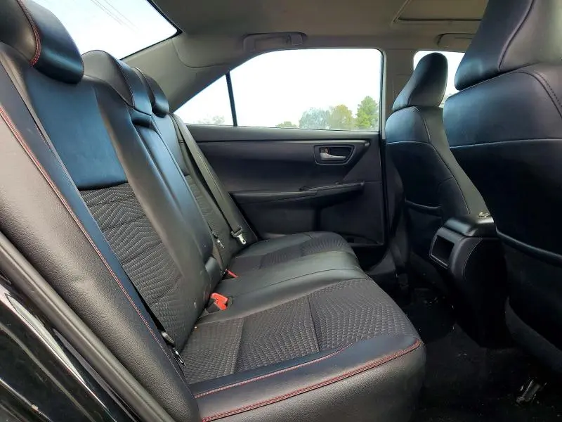 2015 TOYOTA CAMRY SE  